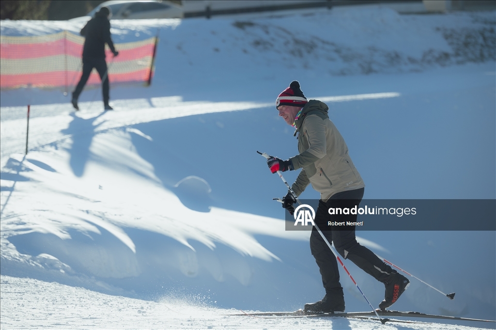 Yüksek Tatra Dağları’ndaki kayak pistleri, uzun süredir beklenen kar yağışının ardından tamamen açıldı