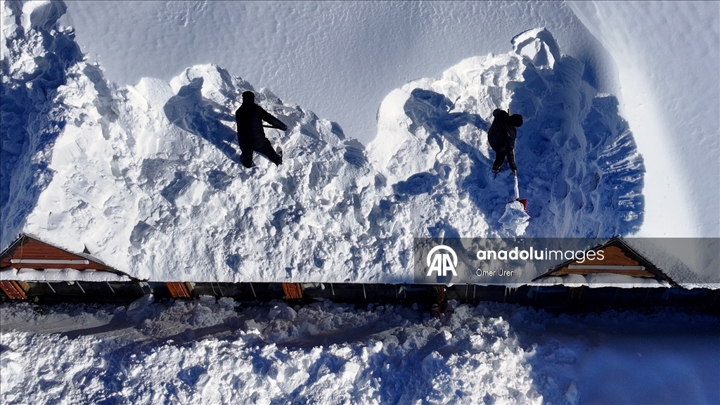 Bolu Dağı'nda kar yağışıyla oluşan manzara havadan görüntülendi