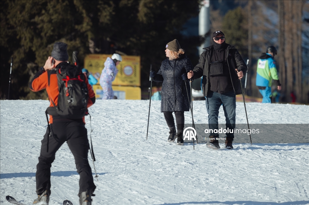 Yüksek Tatra Dağları’ndaki kayak pistleri, uzun süredir beklenen kar yağışının ardından tamamen açıldı