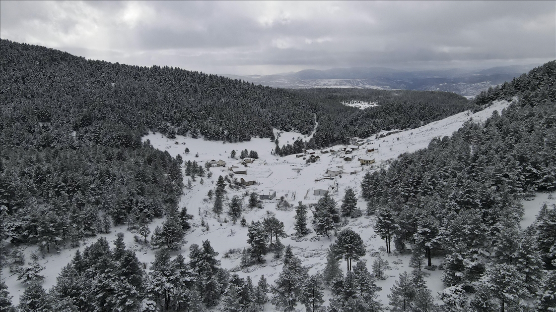 Ankara'nın yüksek kesimleri karla kaplandı