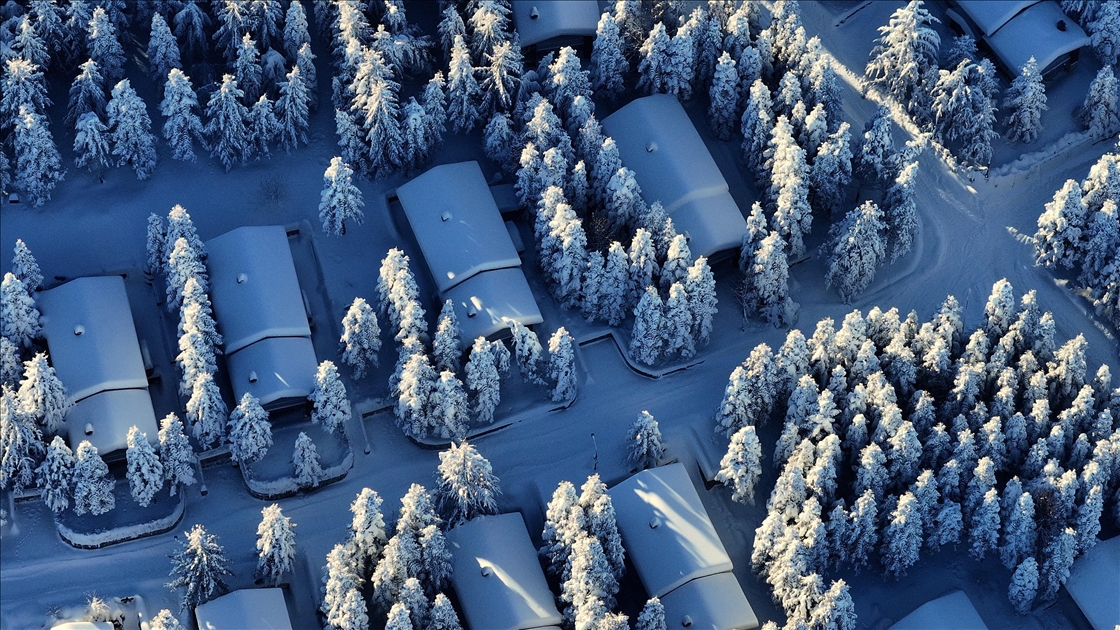 Bolu Dağı'nda kar yağışıyla oluşan manzara havadan görüntülendi