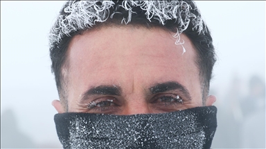 Ağrı'da dondurucu soğuklarda vatandaşların kaş ve saçları kırağı tuttu