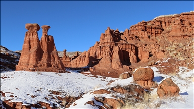 Narman Peribacaları karla kaplandı