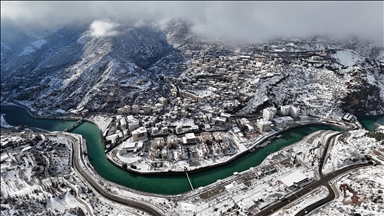 Muş ve Artvin'de soğuk hava etkili oldu