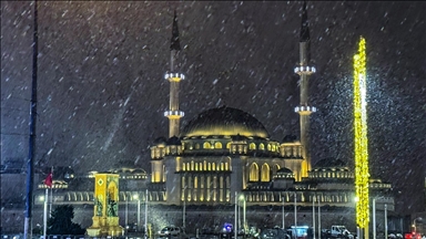 İstanbul'un bazı bölgelerinde kar yağışı etkili oluyor
