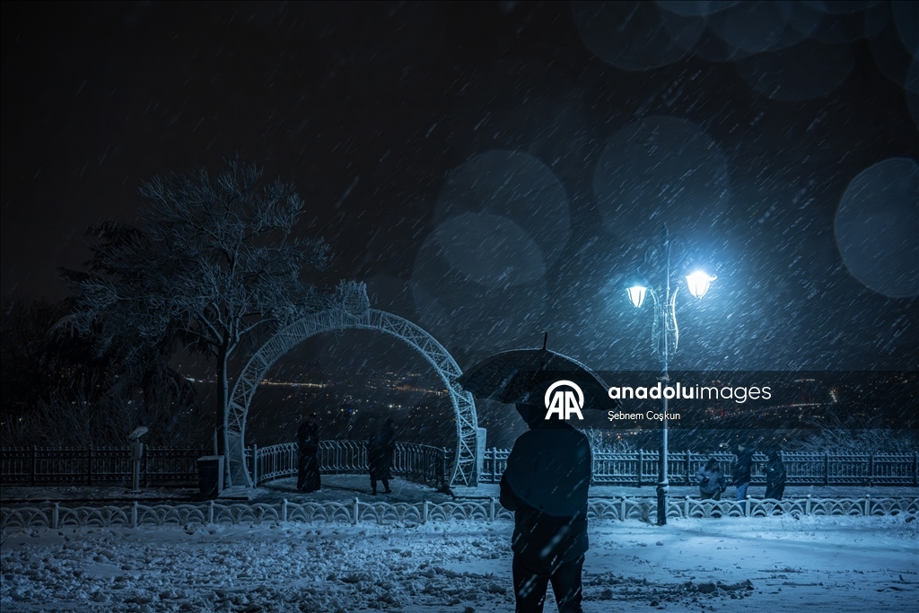 إسطنبول تستقبل موسم الثلوج
