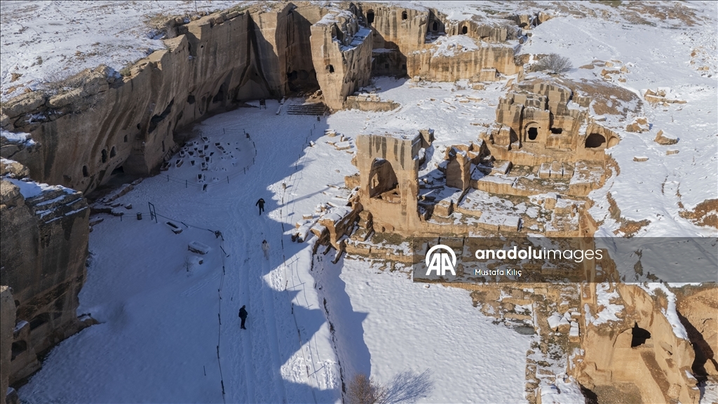 Dara Antik Kenti kar yağışıyla beyaza büründü