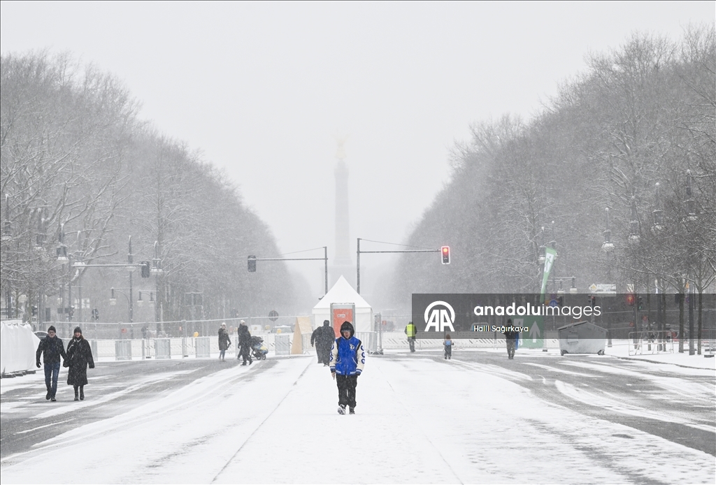 Berlin'de kar yağışı etkili oldu