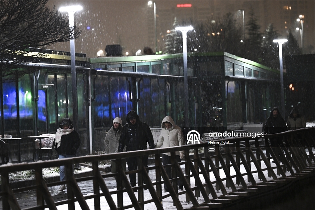 Ankara'nın yüksek kesimlerinde kar yağışı etkili oldu