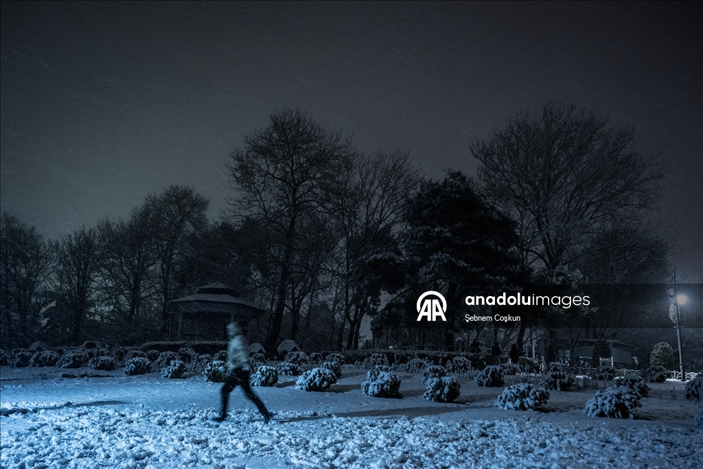 إسطنبول تستقبل موسم الثلوج