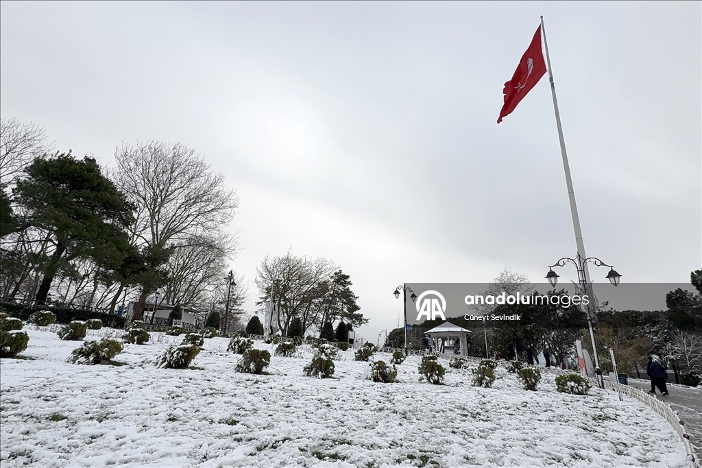 إسطنبول تستقبل موسم الثلوج