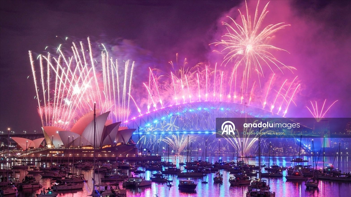 Avustralya yeni yıla havai fişek gösterileriyle girdi