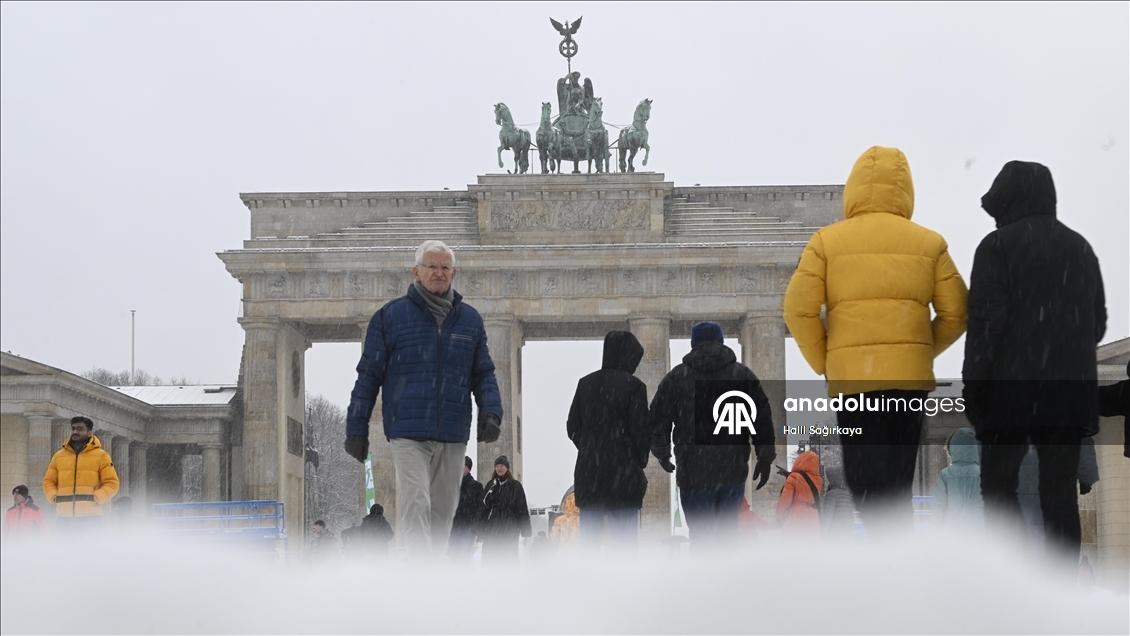 Berlin'de kar yağışı etkili oldu