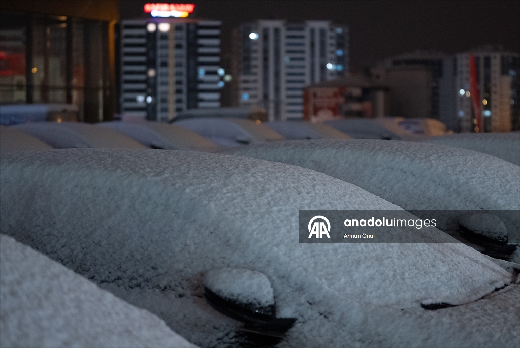 Ankara'nın yüksek kesimlerinde kar yağışı etkili oldu