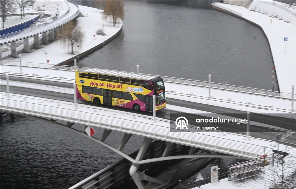 Berlin'de kar yağışı etkili oldu