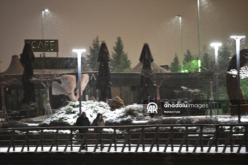 Ankara'nın yüksek kesimlerinde kar yağışı etkili oldu