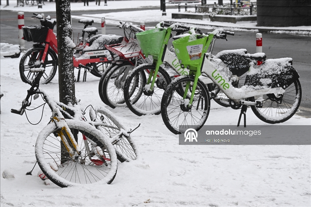 Berlin'de kar yağışı etkili oldu