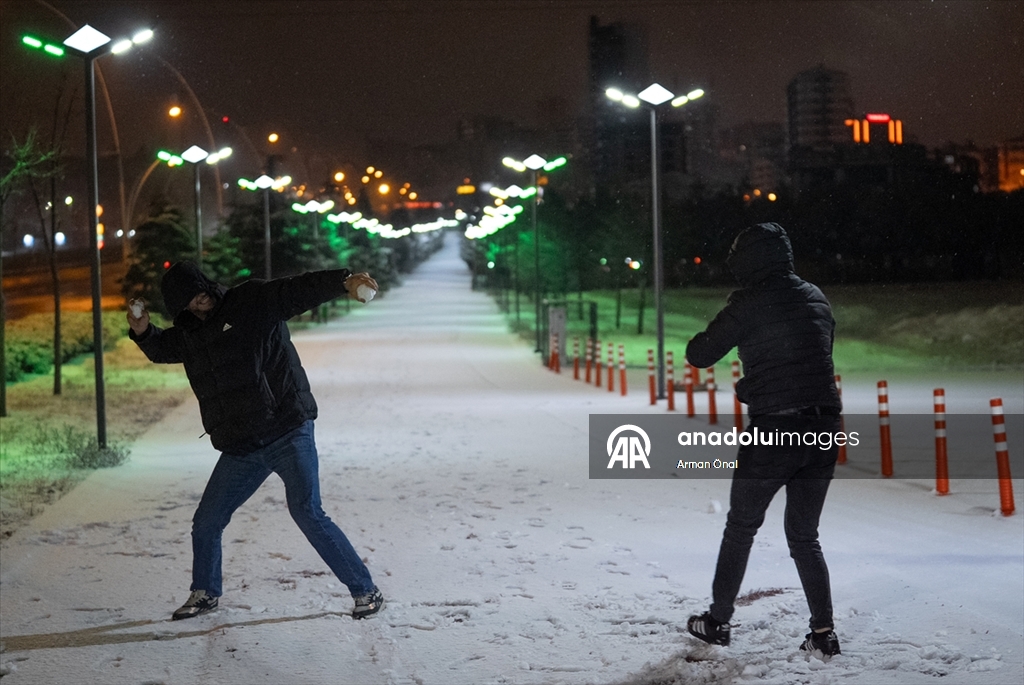 Ankara'nın yüksek kesimlerinde kar yağışı etkili oldu