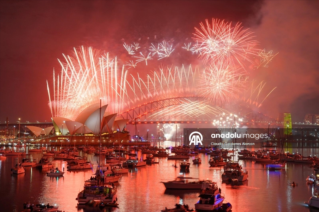 Avustralya yeni yıla havai fişek gösterileriyle girdi