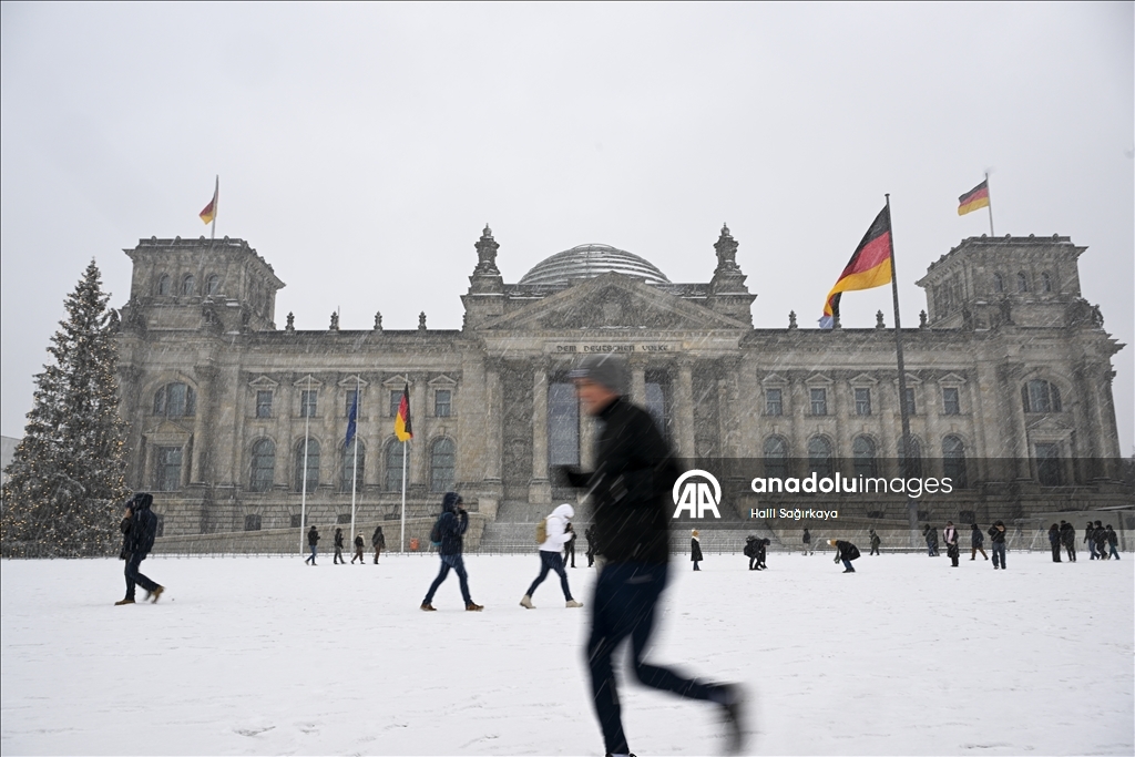 Berlin'de kar yağışı etkili oldu