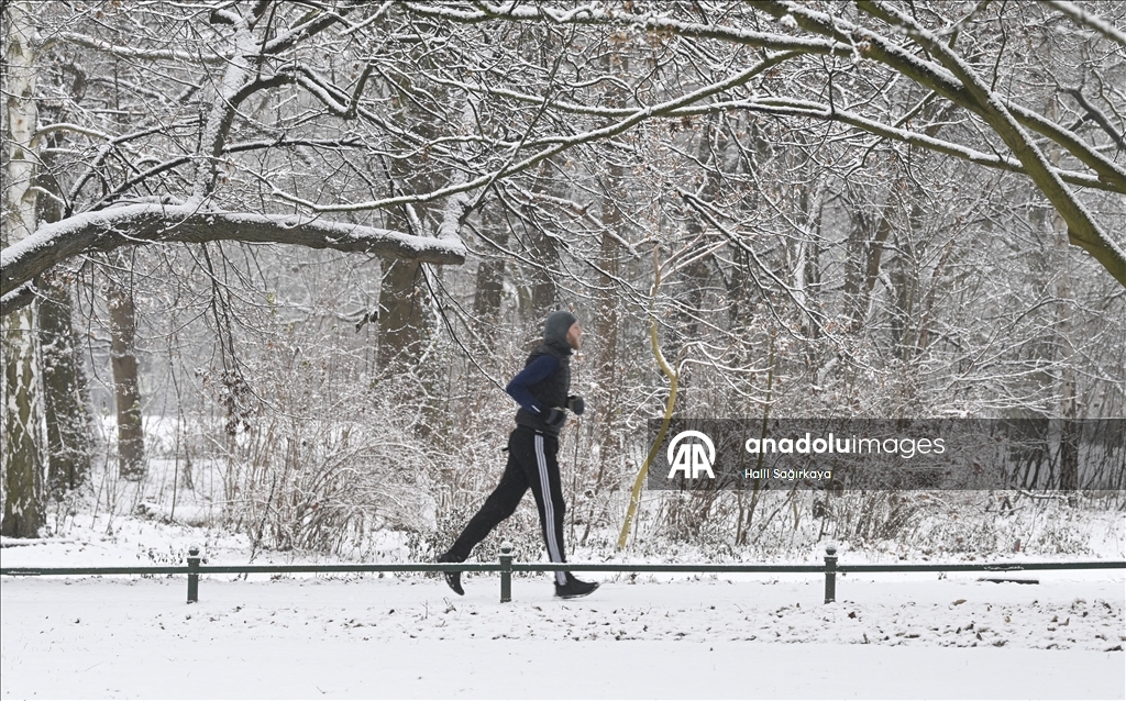 Berlin'de kar yağışı etkili oldu