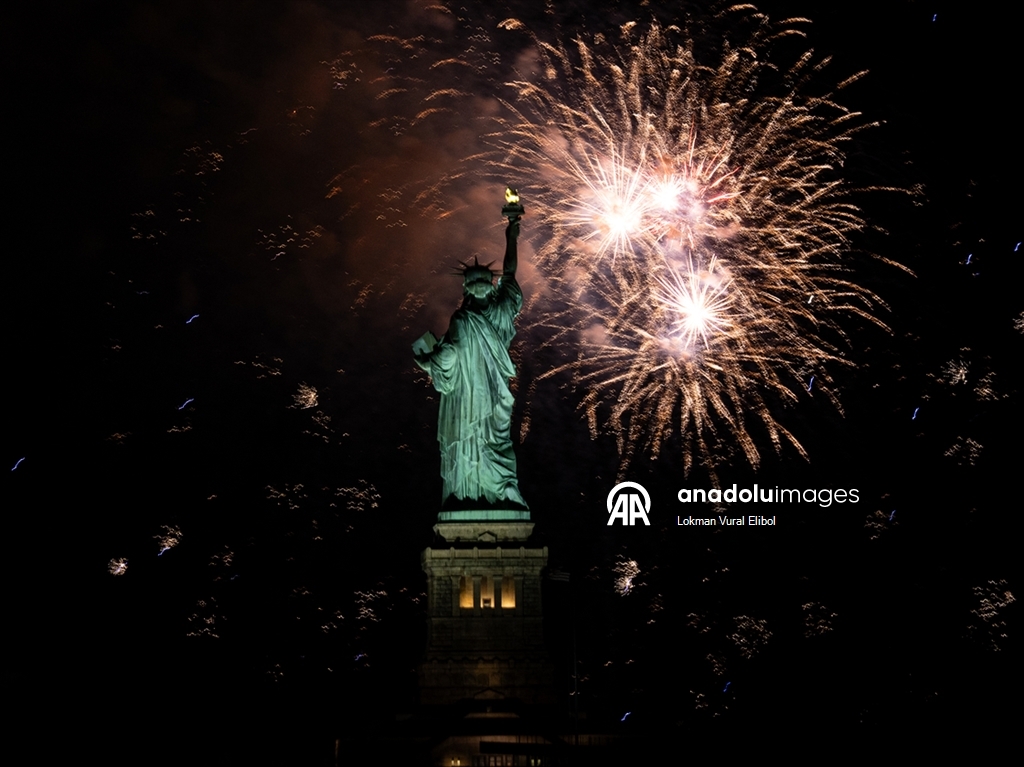 Dünya yeni yılı coşkuyla karşıladı