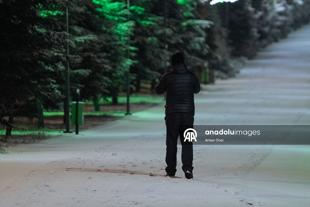 Ankara'nın yüksek kesimlerinde kar yağışı etkili oldu