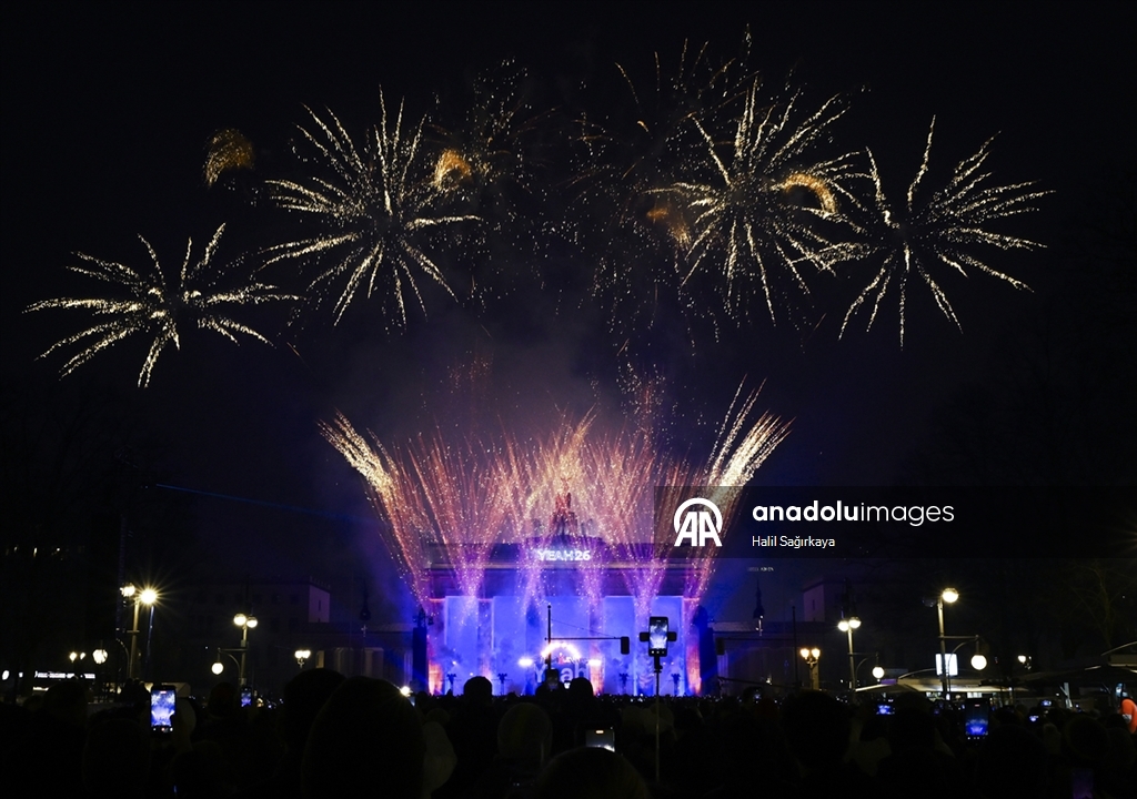 Dünya yeni yılı coşkuyla karşıladı