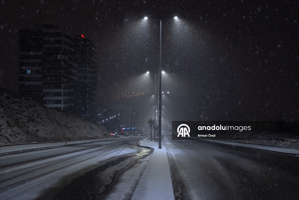 Ankara'nın yüksek kesimlerinde kar yağışı etkili oldu