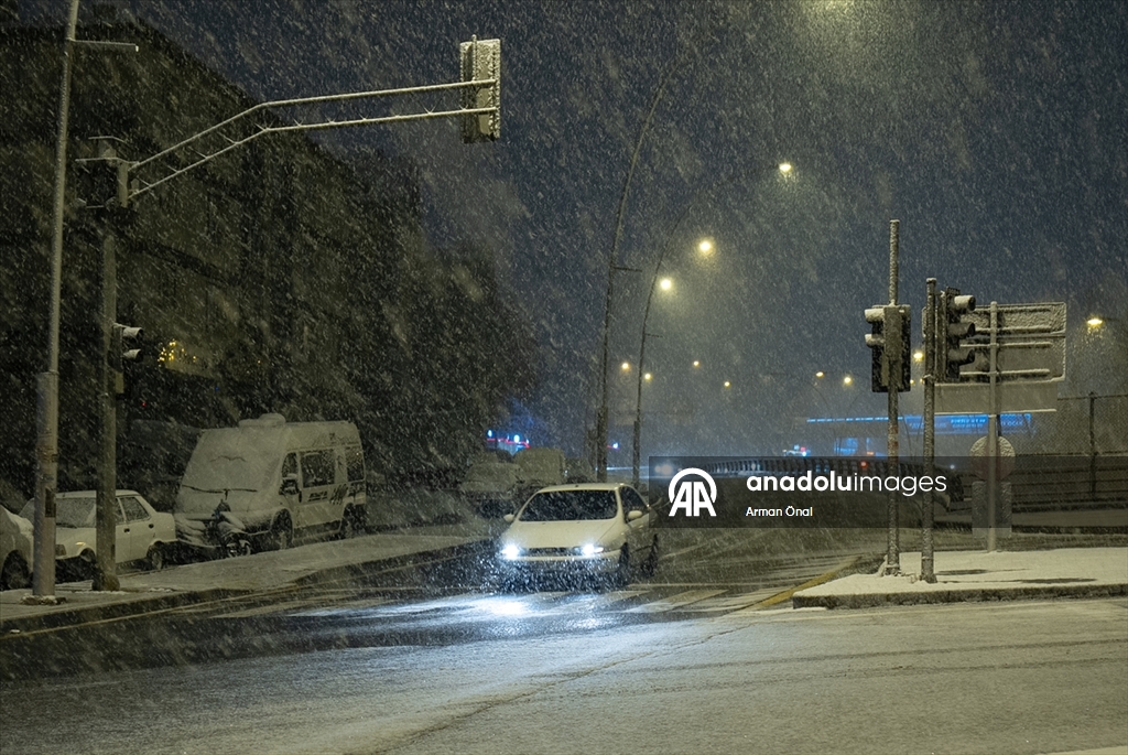 Ankara'nın yüksek kesimlerinde kar yağışı etkili oldu