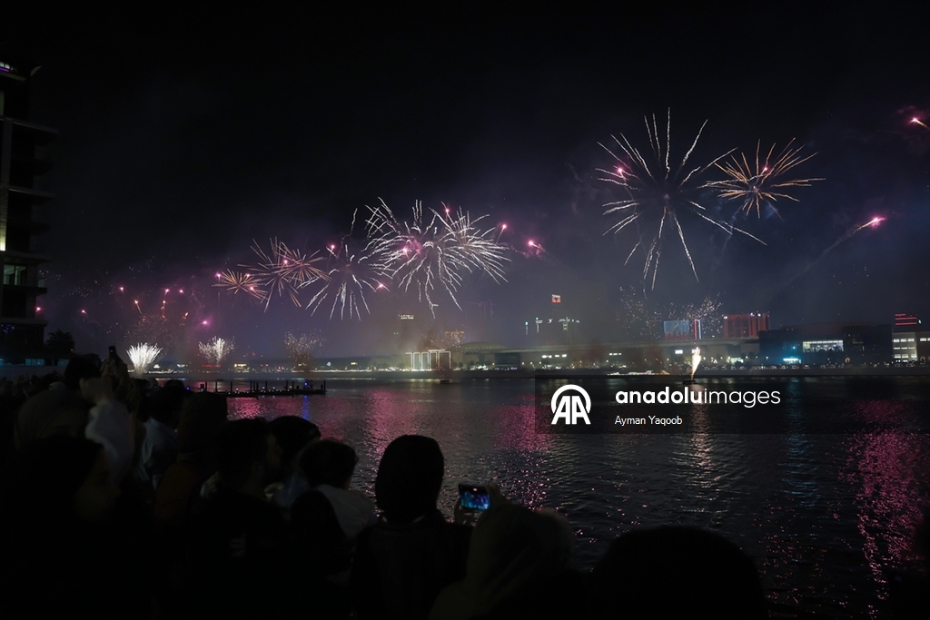 Dünya yeni yılı coşkuyla karşıladı