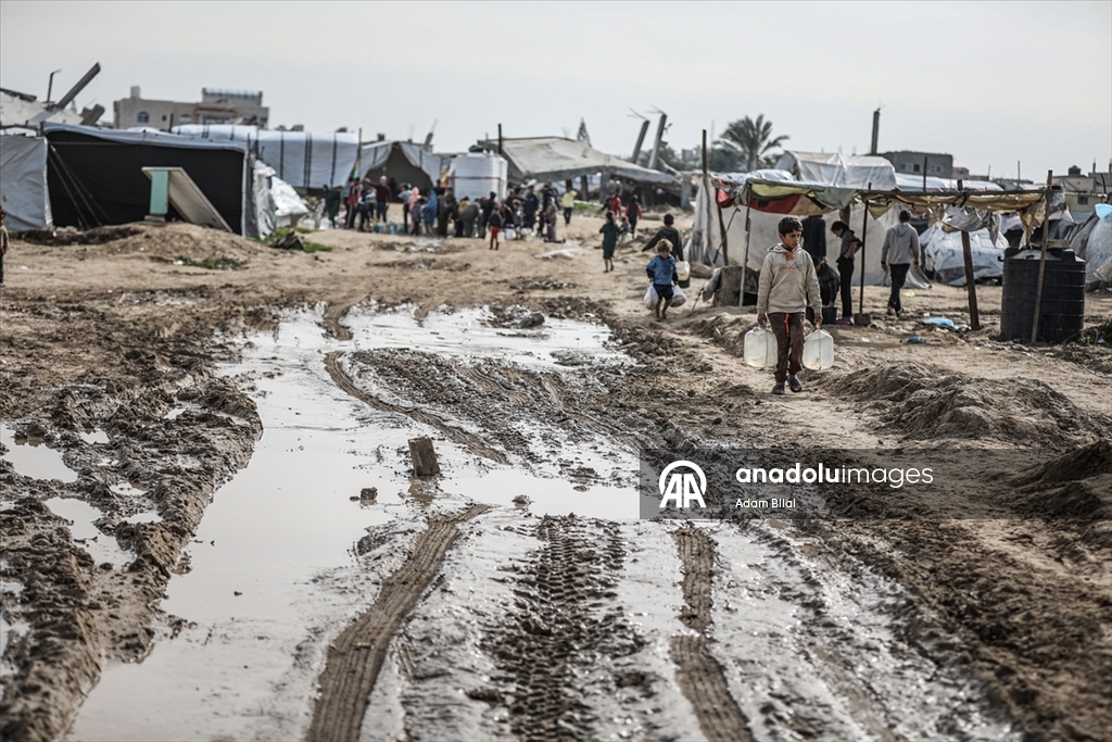 İsrail saldırıları altındaki Gazze'de su krizi devam ediyor