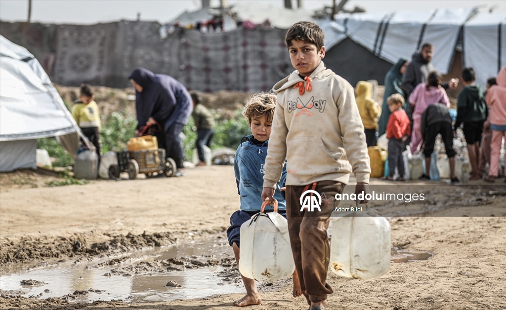 İsrail saldırıları altındaki Gazze'de su krizi devam ediyor