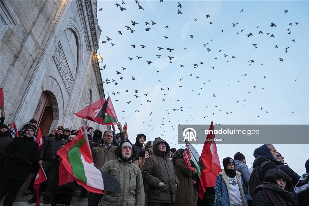 Filistin'e destek için on binlerce kişiden Galata Köprüsü'ne yürüyüş