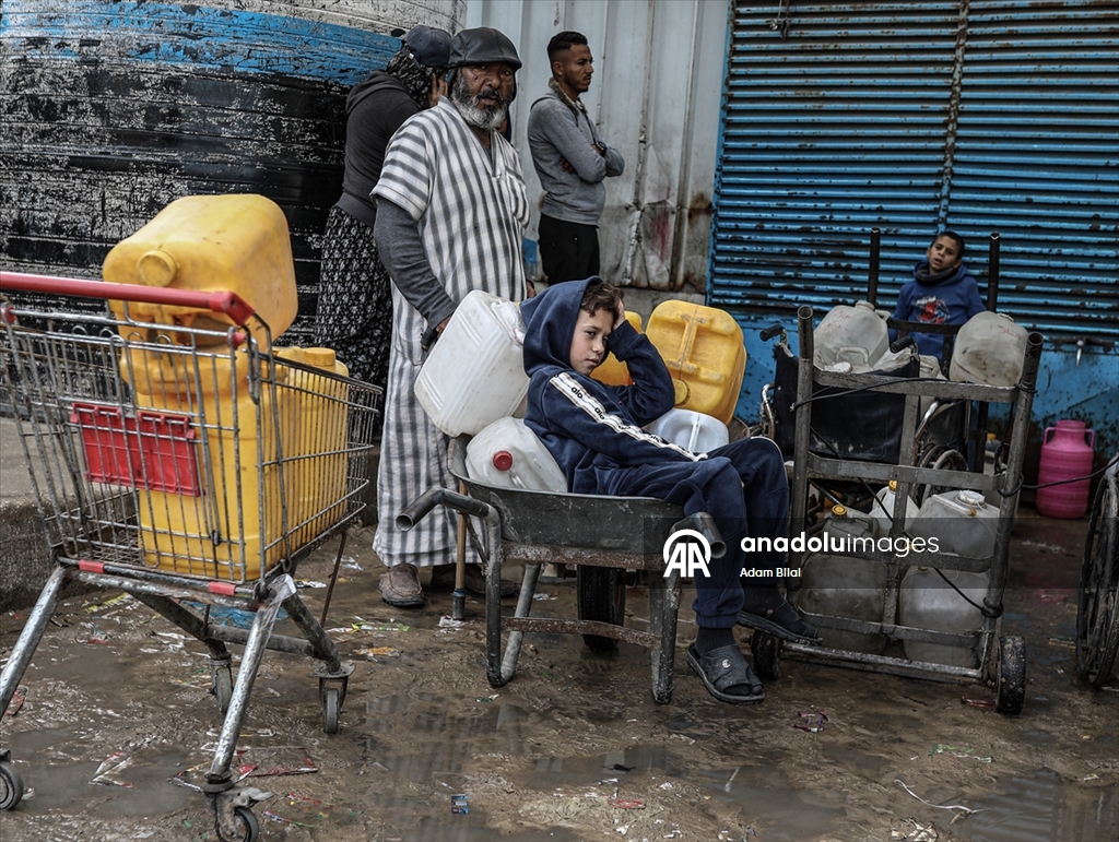 İsrail saldırıları altındaki Gazze'de su krizi devam ediyor