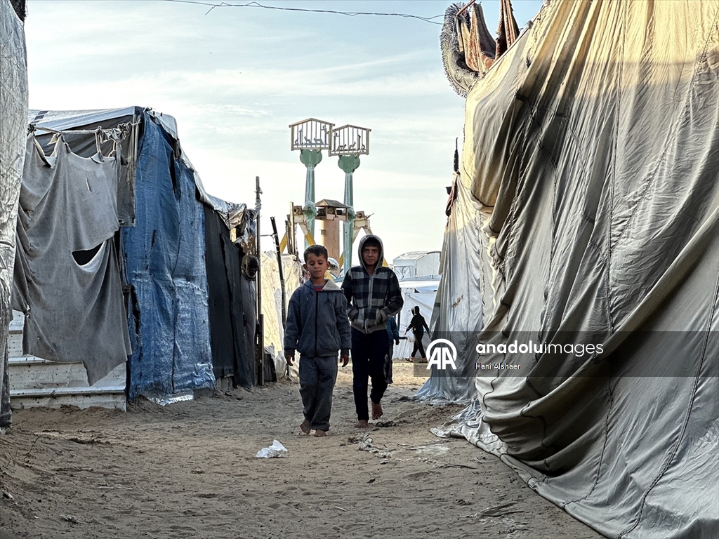 Han Yunus’taki Asda Eğlence Parkı çadır kente dönüştü