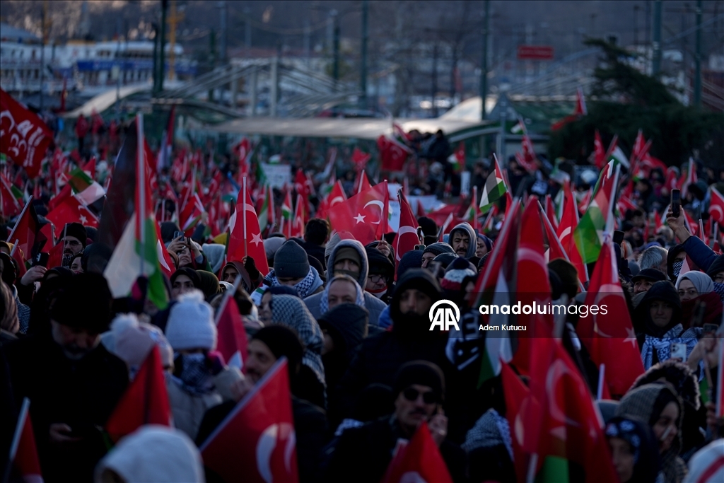 إسطنبول.. انطلاق مسيرة تضامنية مع فلسطين في جسر غالاطة