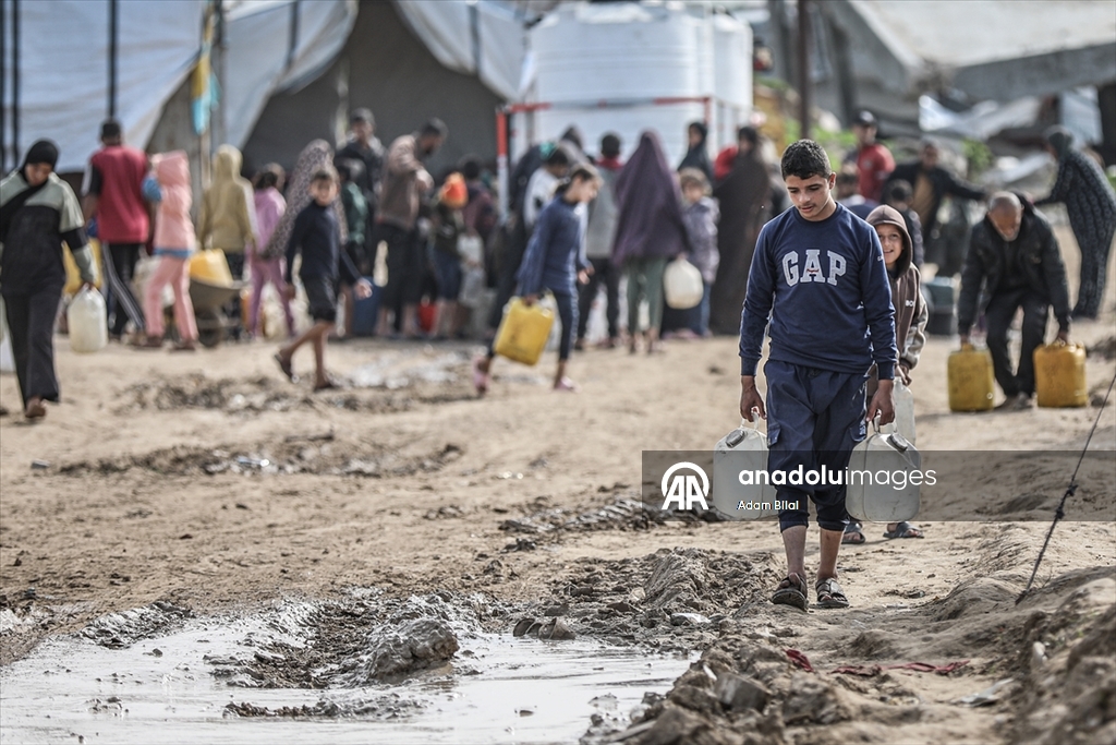 İsrail saldırıları altındaki Gazze'de su krizi devam ediyor