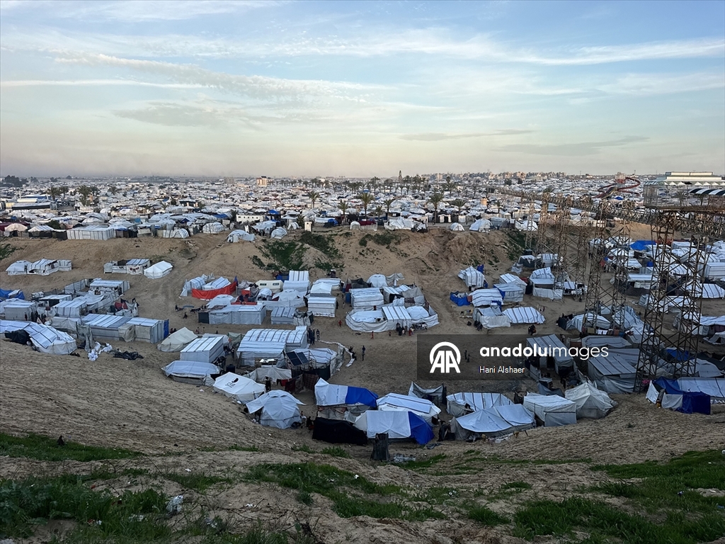 Han Yunus’taki Asda Eğlence Parkı çadır kente dönüştü