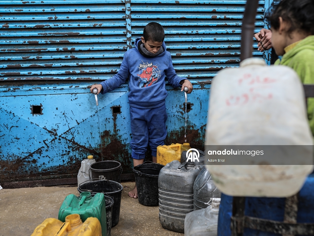 İsrail saldırıları altındaki Gazze'de su krizi devam ediyor