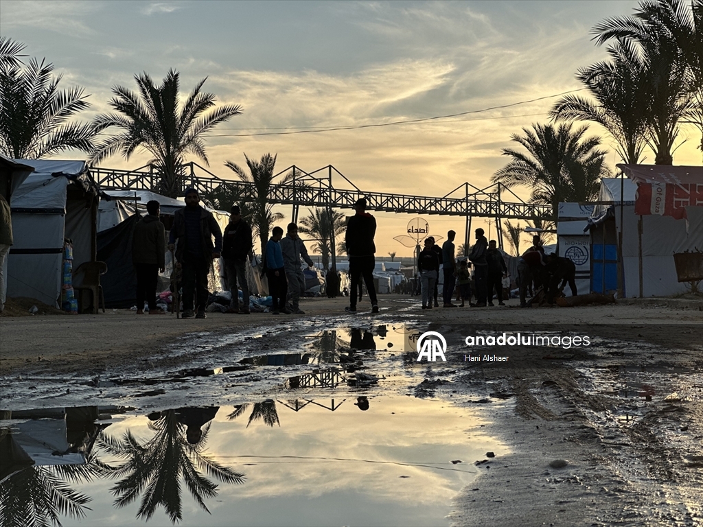 Han Yunus’taki Asda Eğlence Parkı çadır kente dönüştü