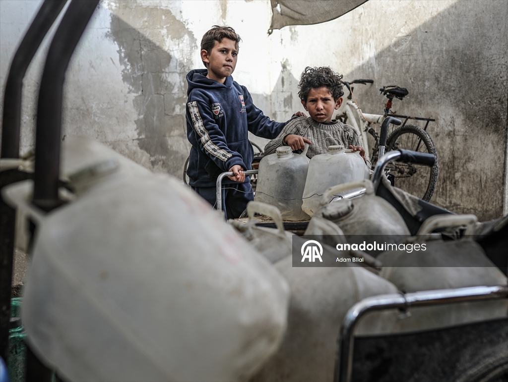 İsrail saldırıları altındaki Gazze'de su krizi devam ediyor