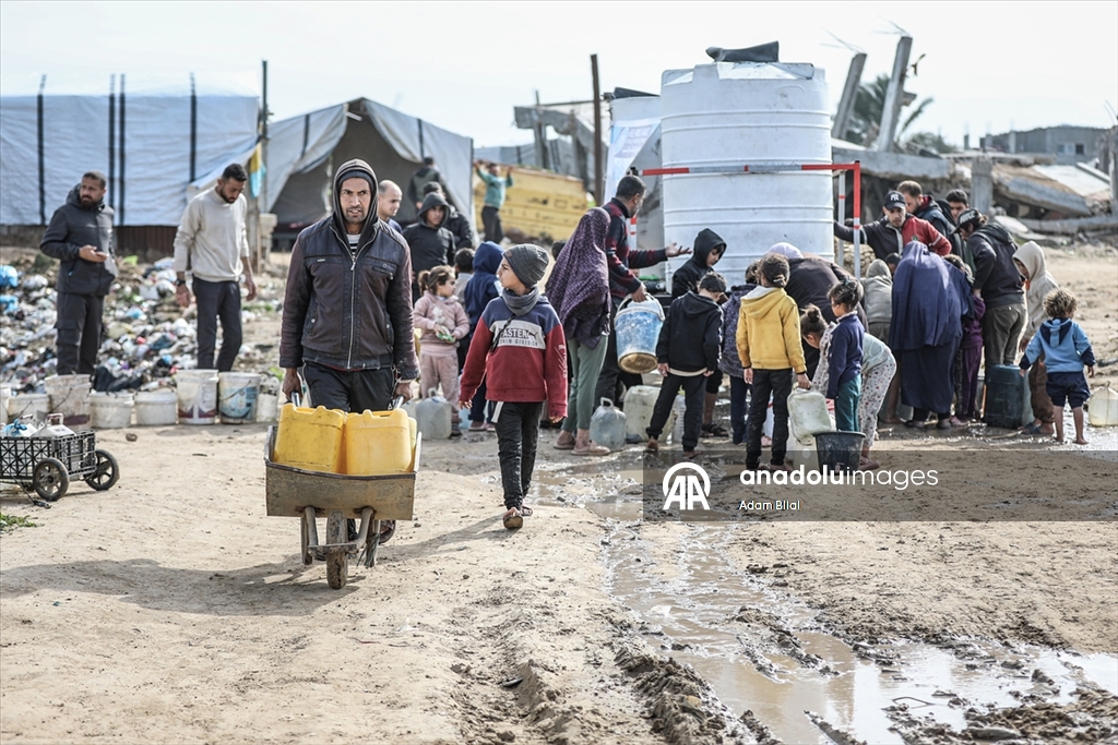İsrail saldırıları altındaki Gazze'de su krizi devam ediyor