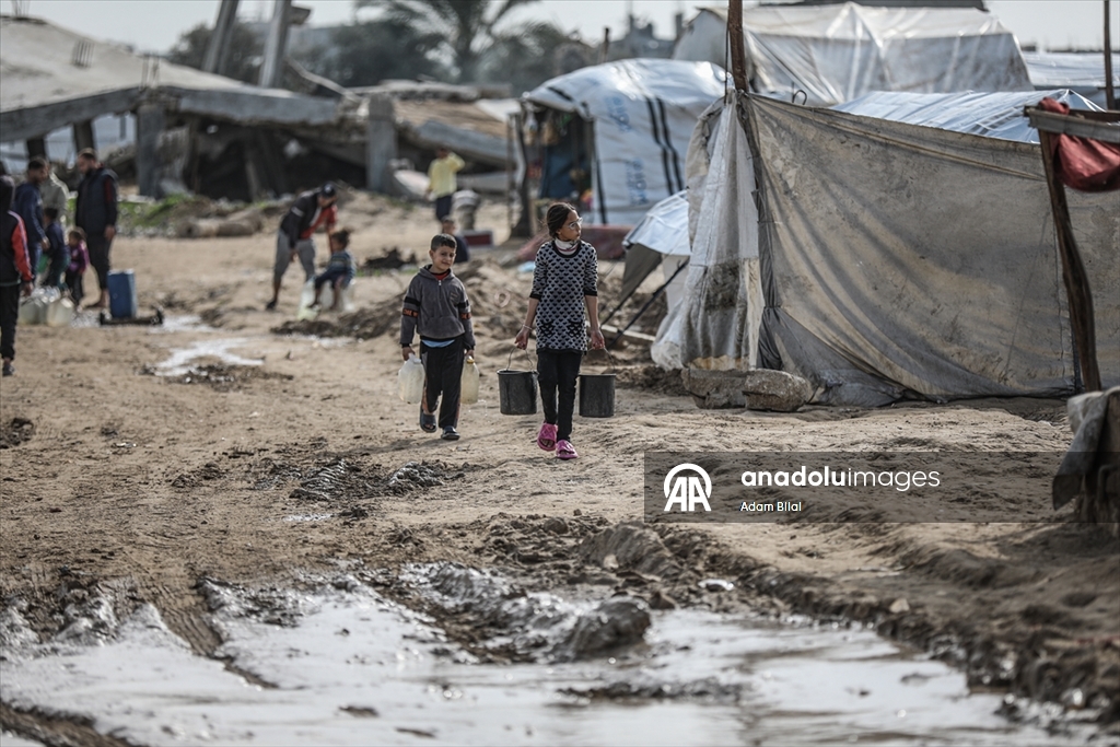 İsrail saldırıları altındaki Gazze'de su krizi devam ediyor