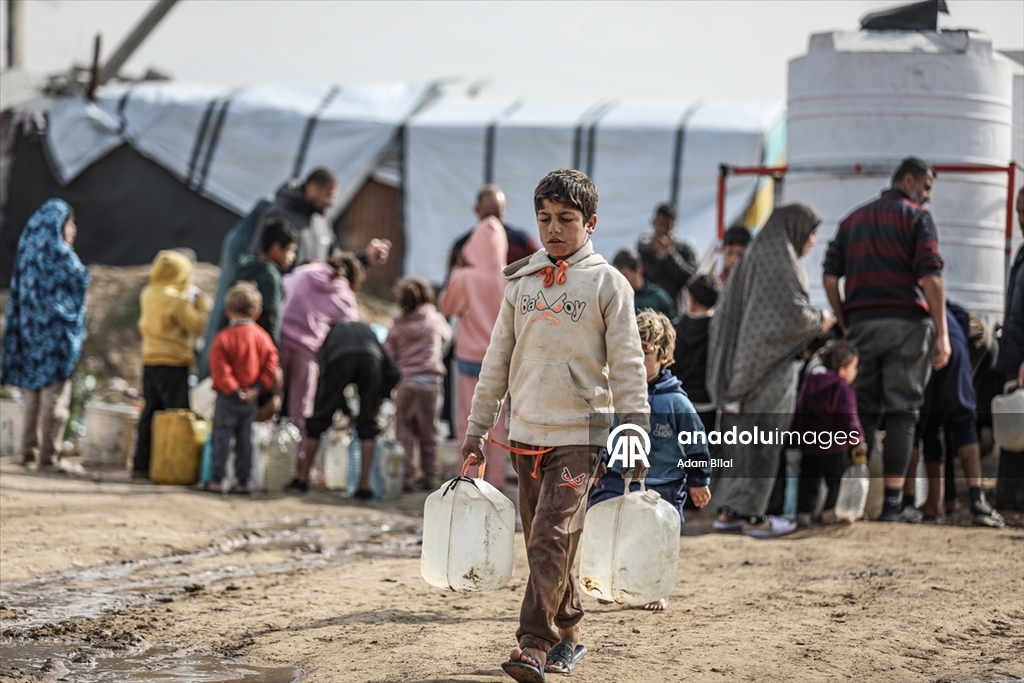 İsrail saldırıları altındaki Gazze'de su krizi devam ediyor