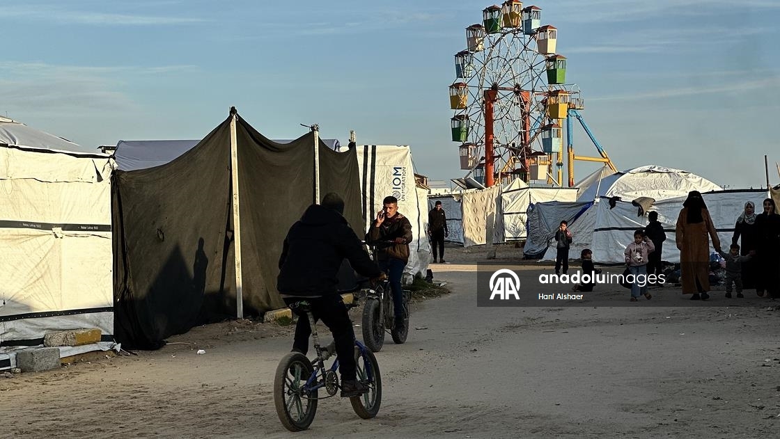 Han Yunus’taki Asda Eğlence Parkı çadır kente dönüştü