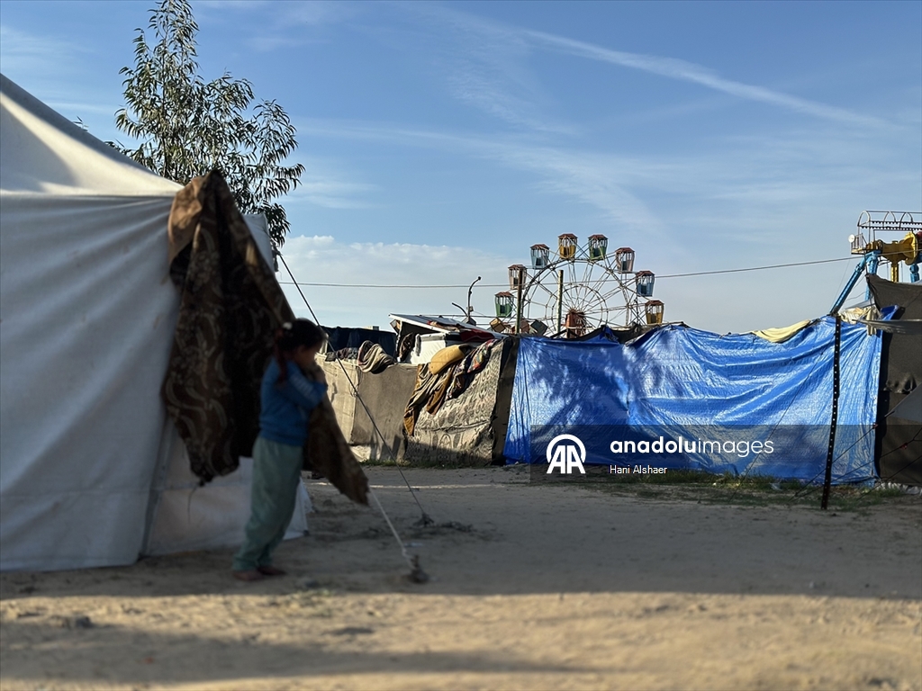 Han Yunus’taki Asda Eğlence Parkı çadır kente dönüştü