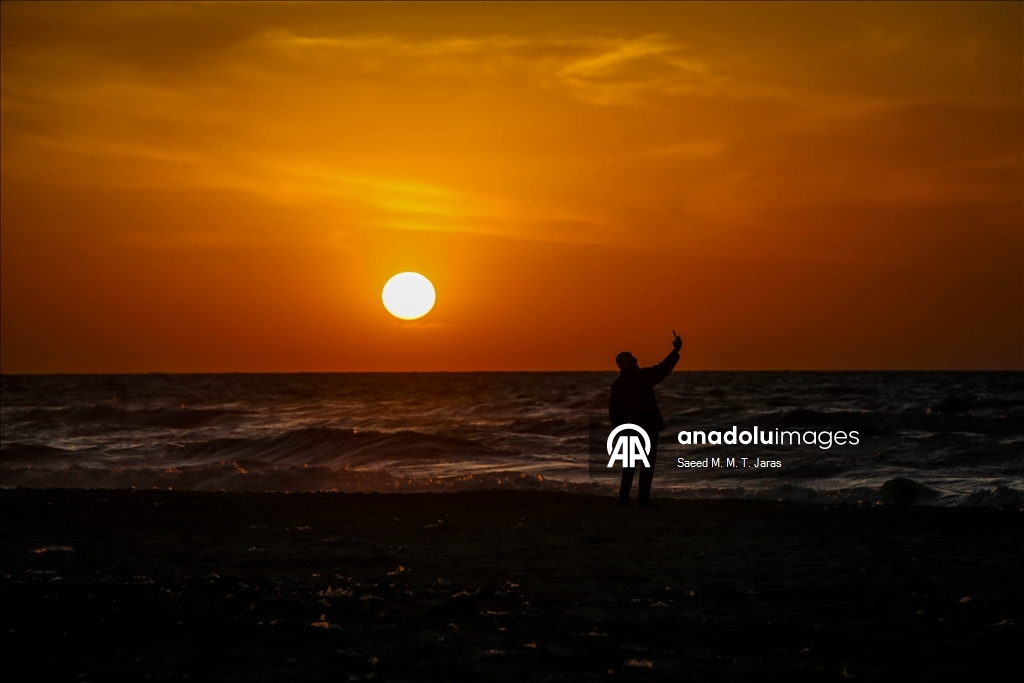 Gaza City residents mark year’s end amid ongoing hardships