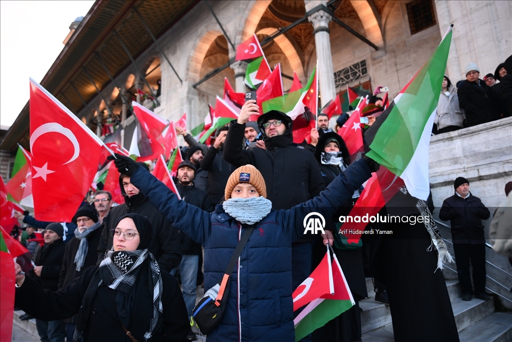 Filistin'e destek için on binlerce kişiden Galata Köprüsü'ne yürüyüş