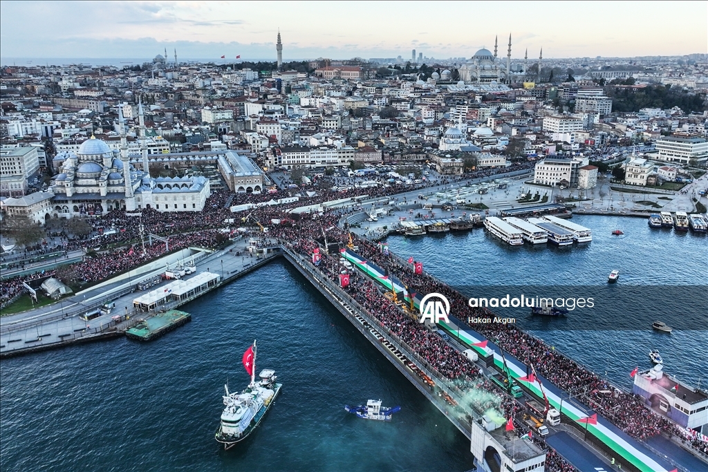 Tens of thousands march in Istanbul in solidarity with Palestinians